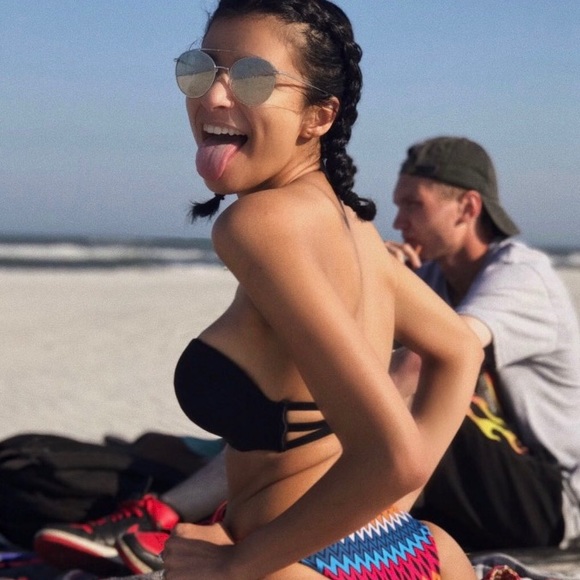 Meet your Posher, Jazia - Picture 1 of 1